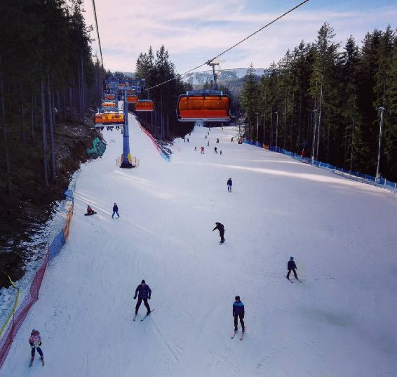 Turystyczny wyciąg narciarski w Białym Jarze 1